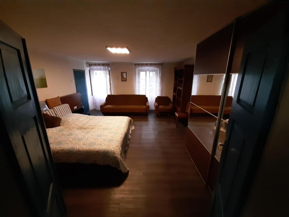 Lux Center B&B - Pasja Grofica Idrija Exteriör bild